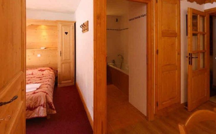 Le Chalet des Neiges Oz en Oisans, Bedroom 1